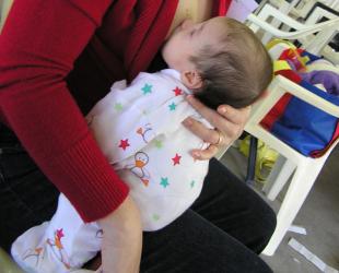 Breastfeeding while lying down  Australian Breastfeeding Association