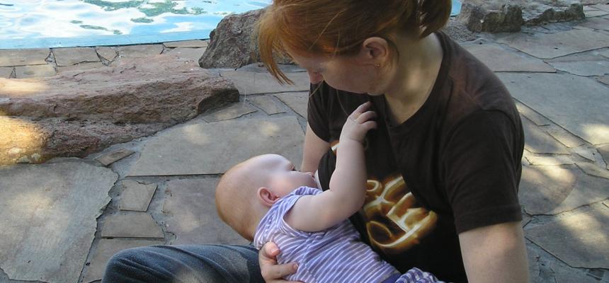 Queensland mother told not to breastfeed in shopping centre 'high-end